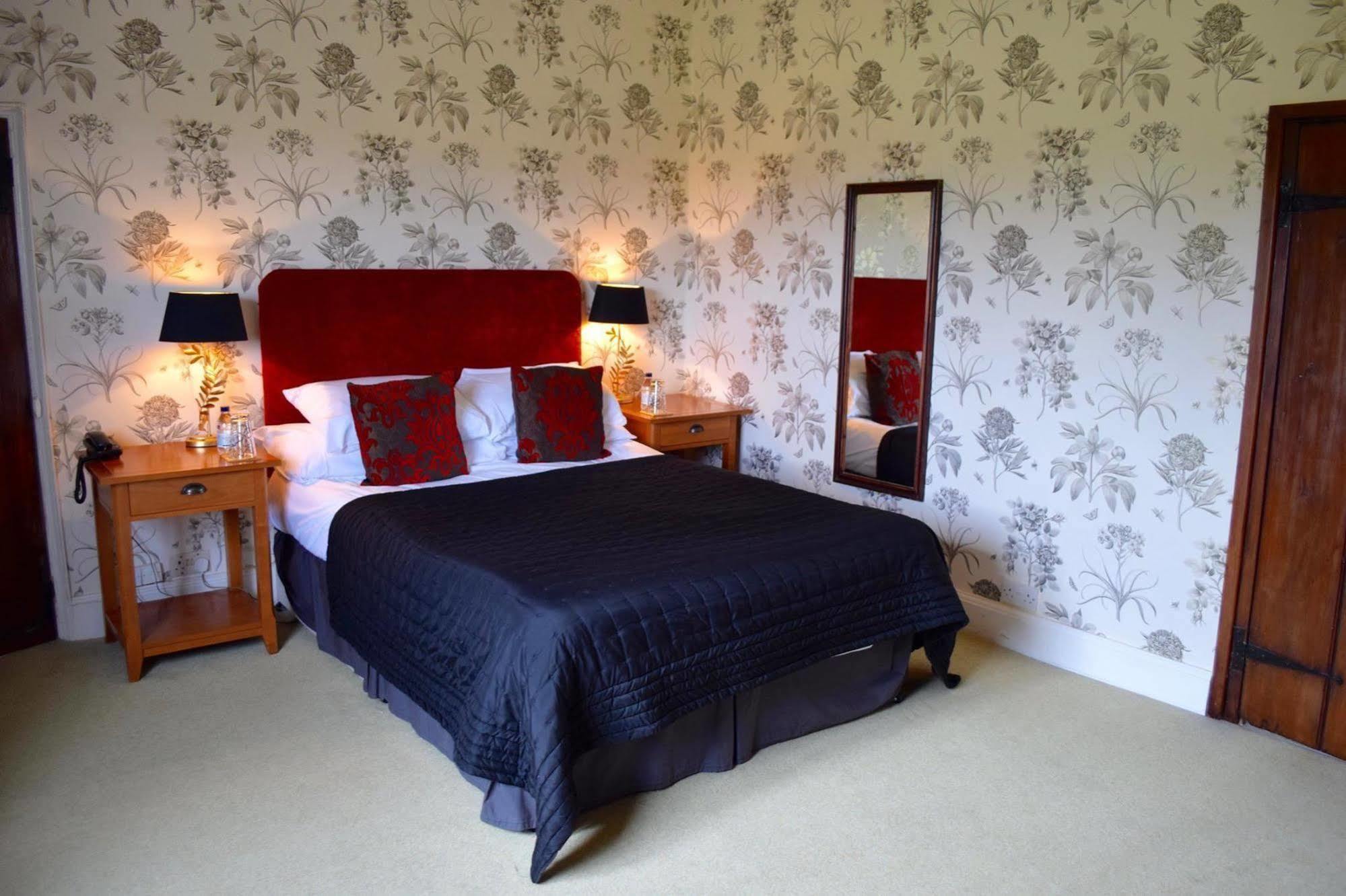At The Farmhouse Hunters Hall Hotel Dereham Exterior foto